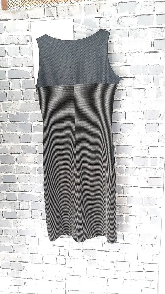 Vestido preto com dourado da Prego, M