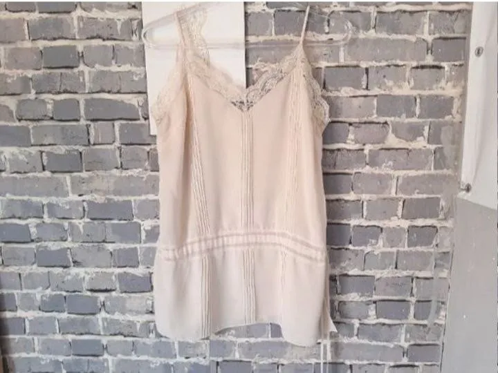 Blusa de alça fina, veste M, da Leeloo
