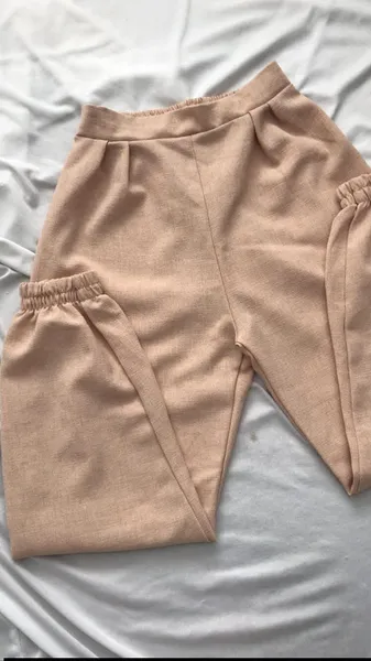 Calça jogger sem bolsos