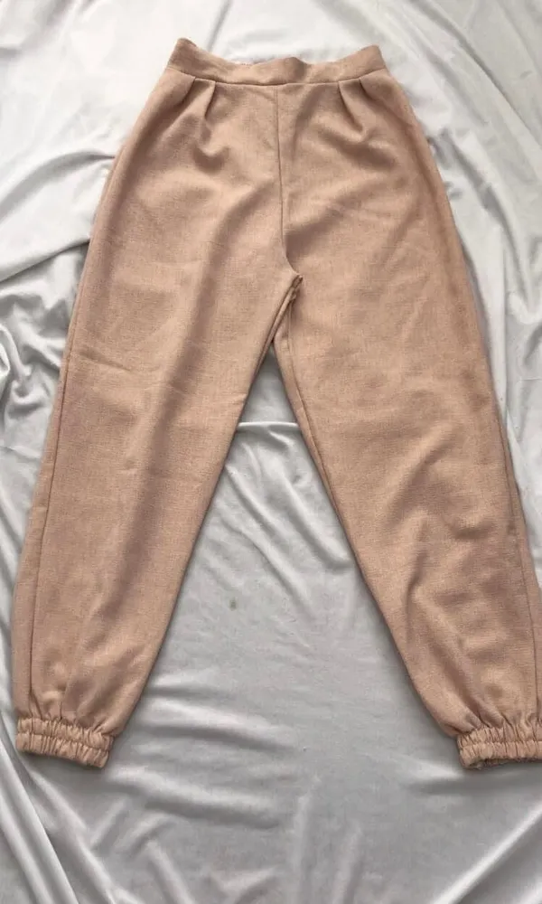 Calça jogger sem bolsos