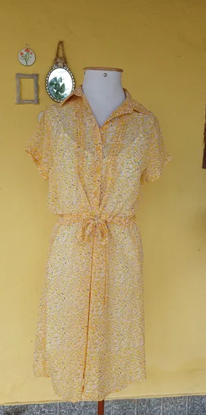 Vestido amarelo estampado