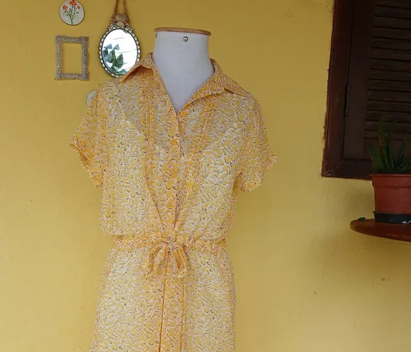 Vestido amarelo estampado