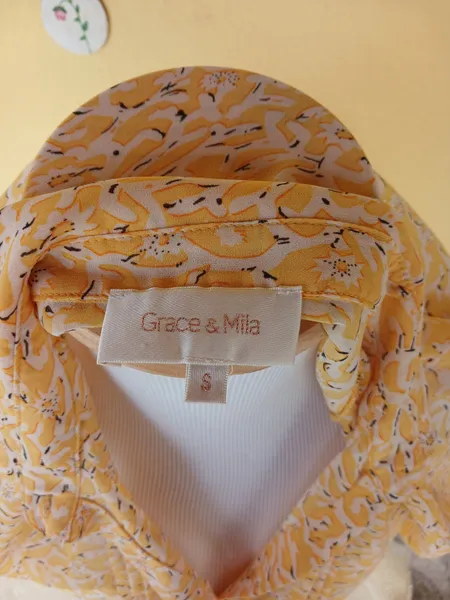 Vestido amarelo estampado