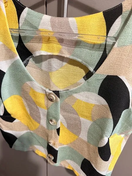 Cropped em tecido estampado
