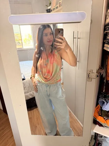 Blusa colorida FARM decotada nas costas