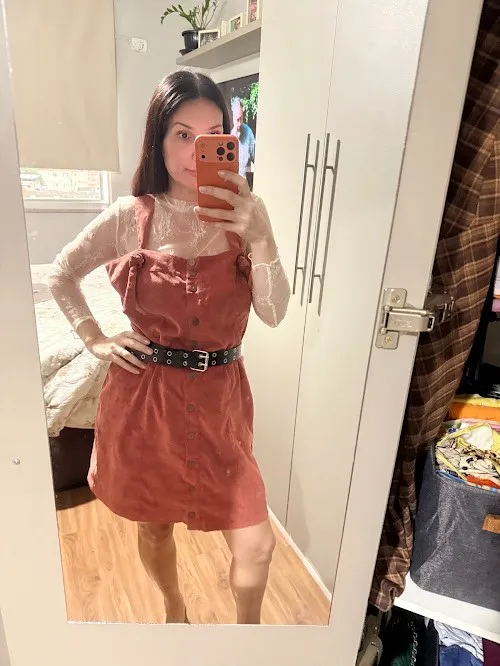 Vestido com alça ajustável em veludo