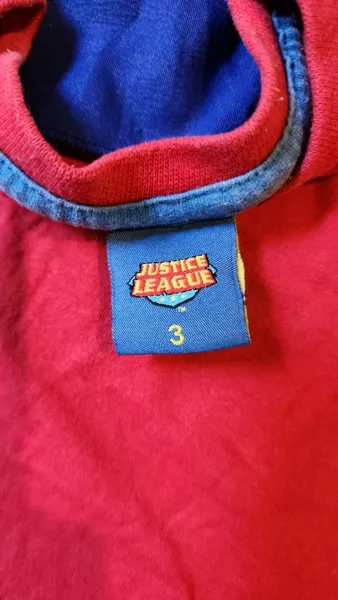regata vermelha e azul do superman com capa removível