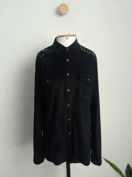 camisa em suede,recortes a laser