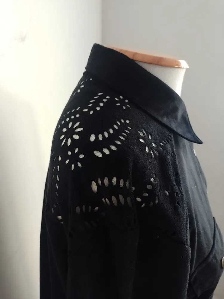 camisa em suede,recortes a laser