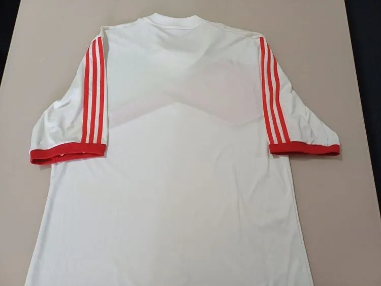 camisa adidas branca e  vermelha