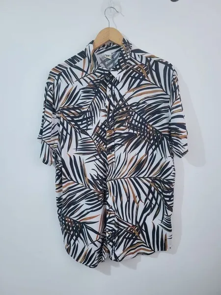 camisa Estampada folhas
