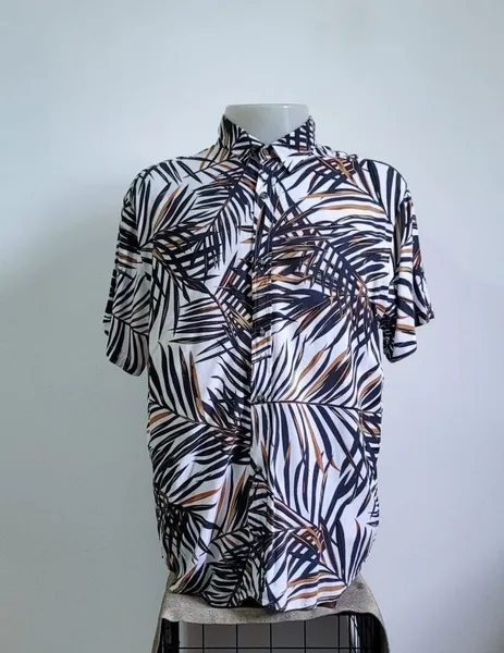 camisa Estampada folhas