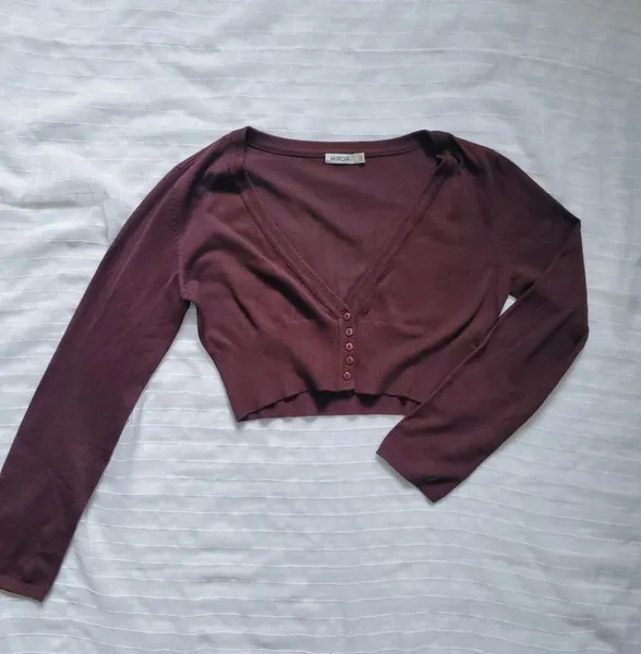 blusa marrom cropped
