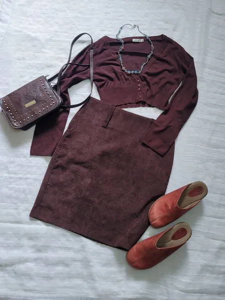blusa marrom cropped