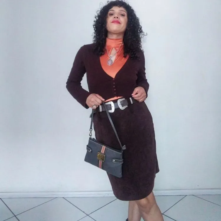 blusa marrom cropped