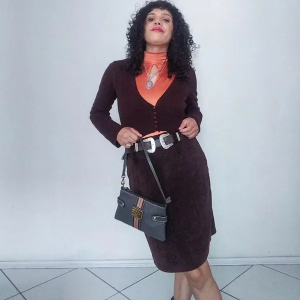 blusa marrom cropped