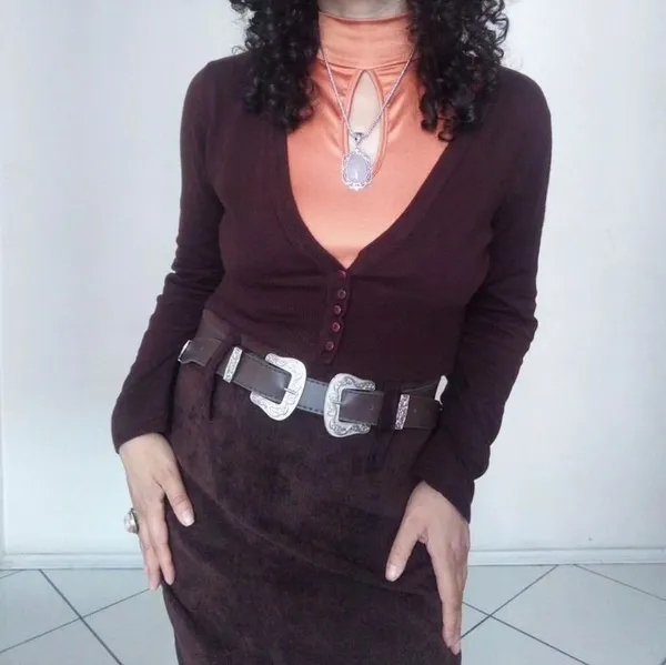 blusa marrom cropped