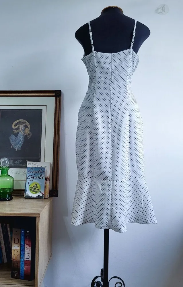 vestido branco poá
