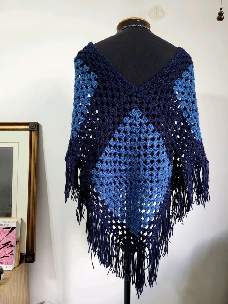 poncho de tricô artesanal