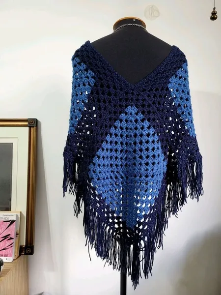 poncho de tricô artesanal