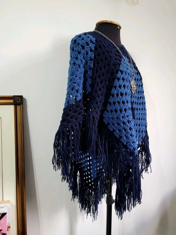 poncho de tricô artesanal