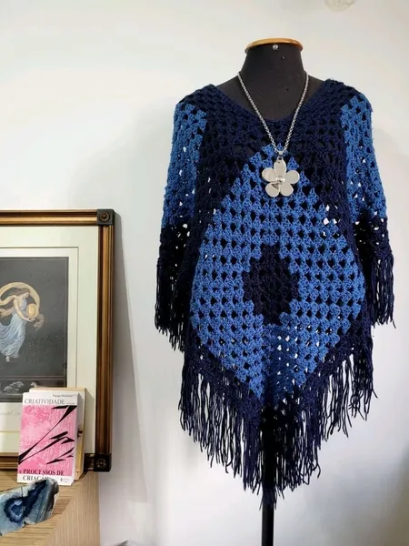 poncho de tricô artesanal