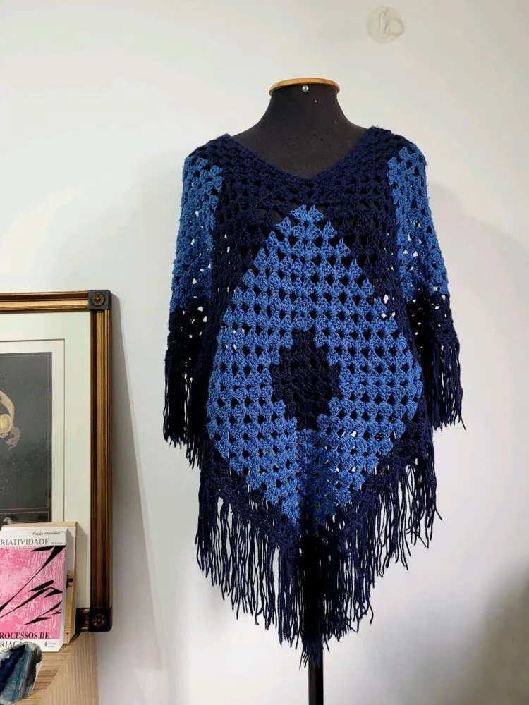 poncho de tricô artesanal
