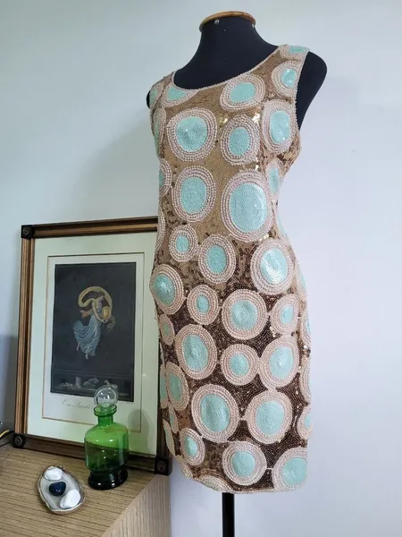 vestido bordado dourado