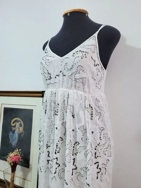 vestido branco de renda