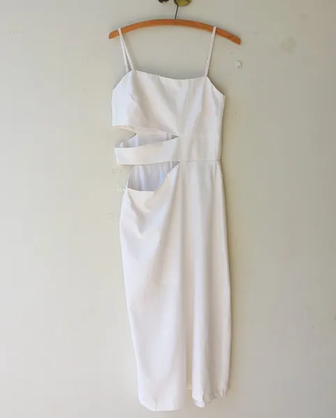 vestido midi recortes linho branco