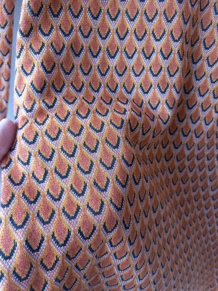 vestido curto manga longa estampado amaro