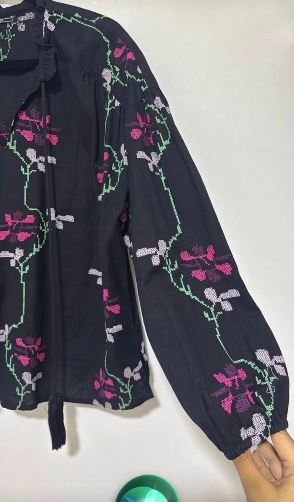 Bata shoulder bordada