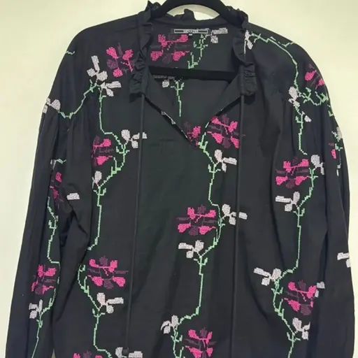 Bata shoulder bordada