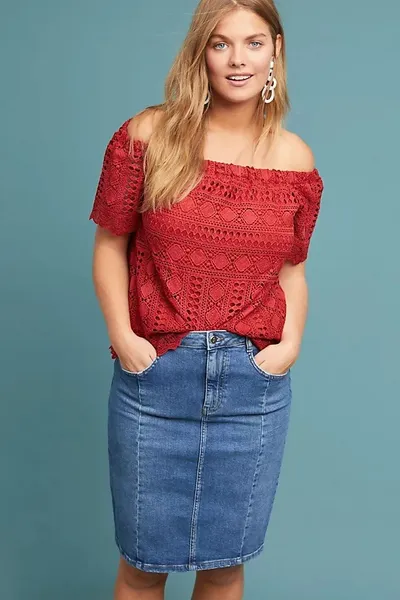 Blusa de renda ombro a ombro