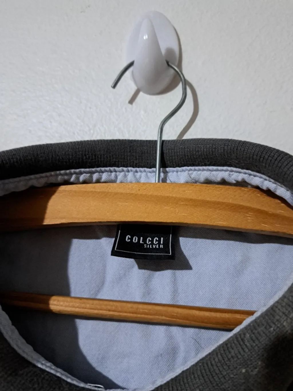 camiseta polo colcci