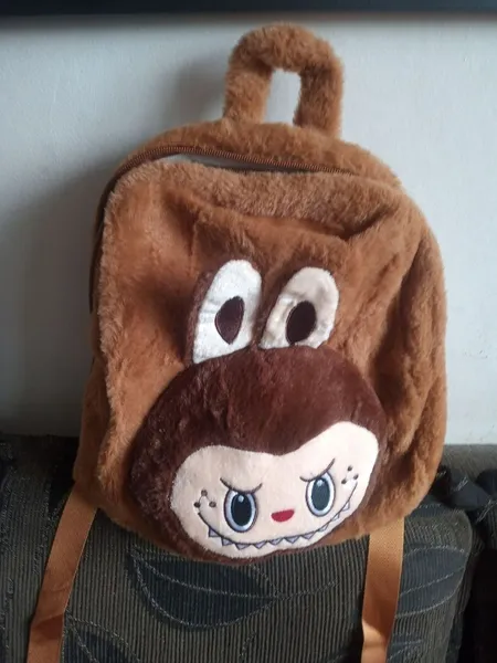 mochila labubu nova  de pelúcia