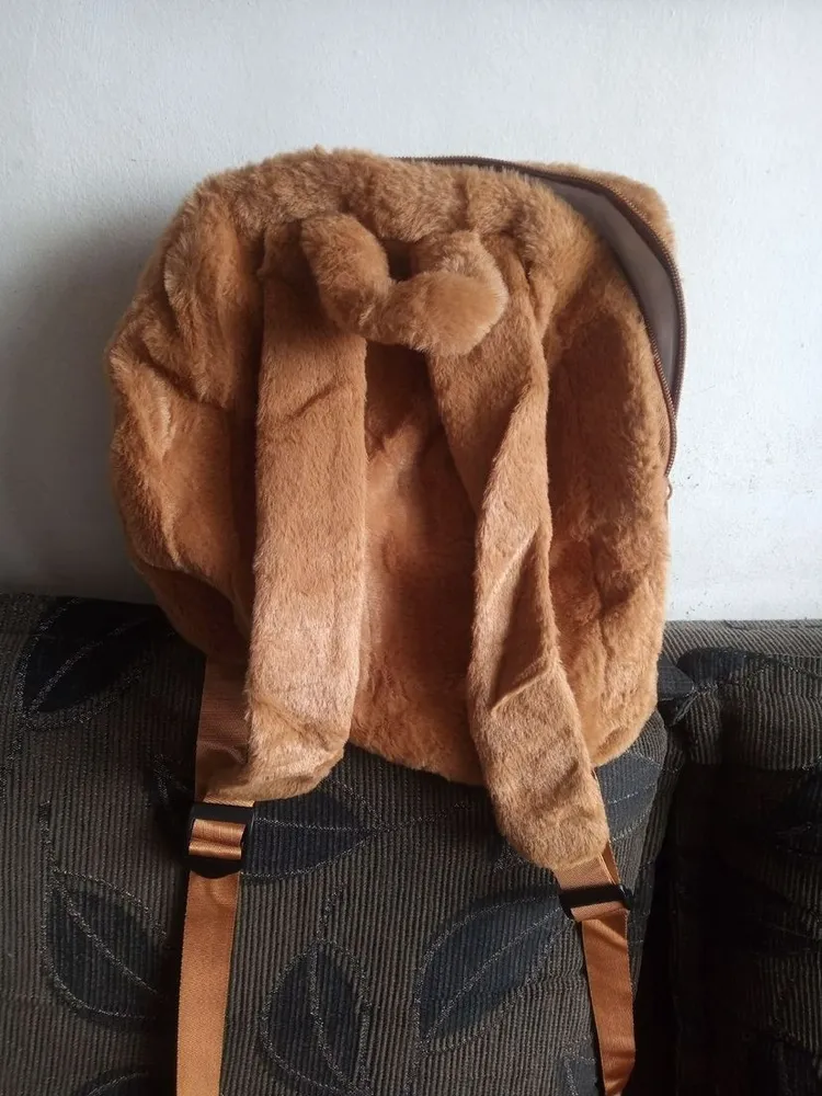 mochila labubu nova  de pelúcia
