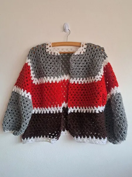 cardigan feito a mão novo