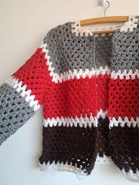 cardigan feito a mão novo