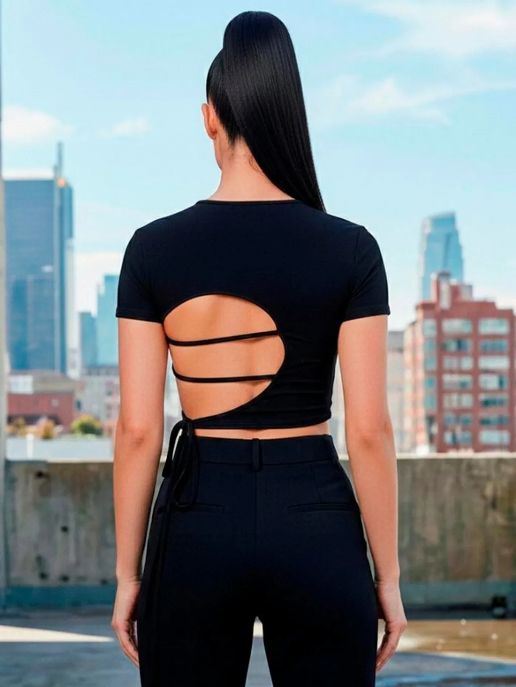 Cropped Preto Recortes Vazados Shein - Tam. P