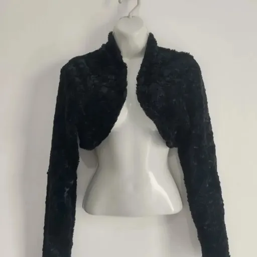 Casaquinho Cropped de Pelúcia - Tam. P