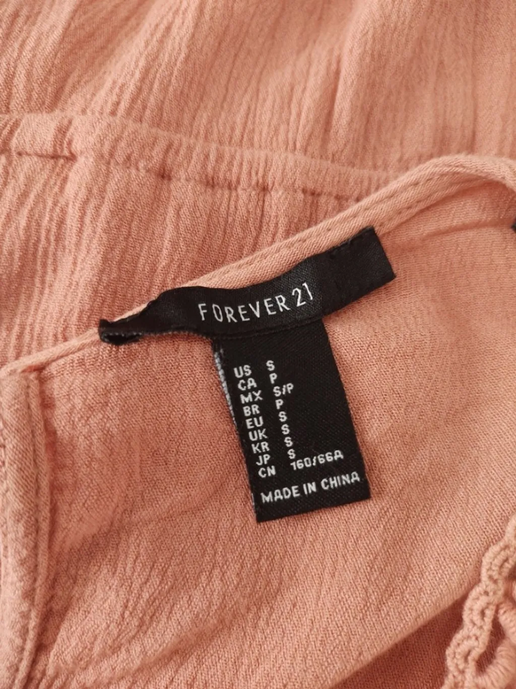 Macaquinho Bordado Floral - Forever 21 - Tam. P