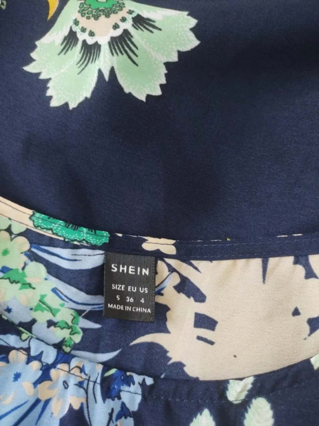 Vestido Marinho Floral SHEIN - Tam. M