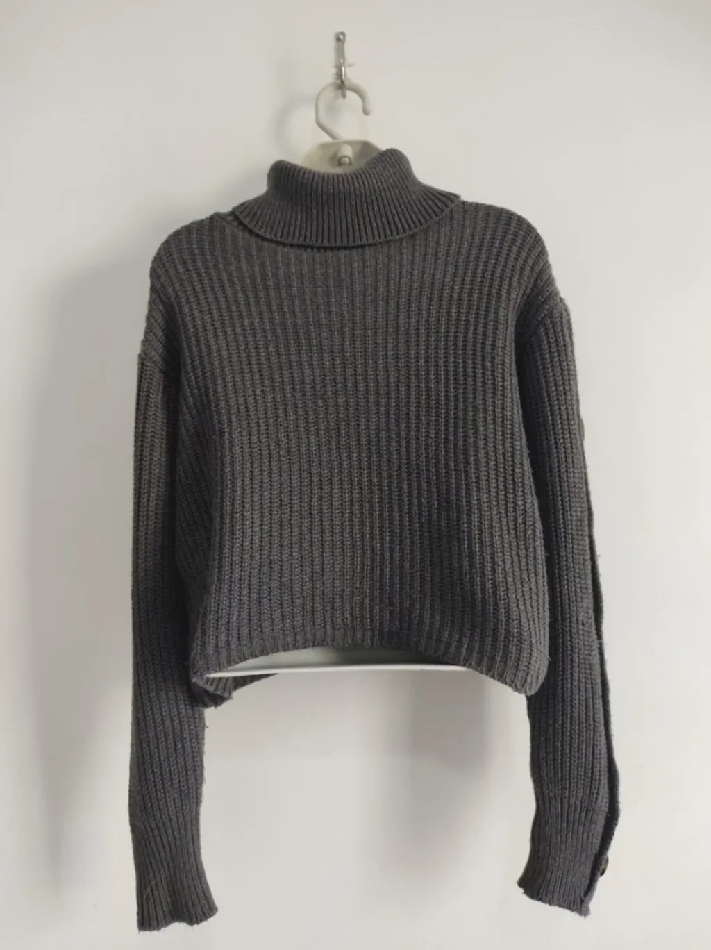Suéter Cropped Cinza Botões - Tam. M