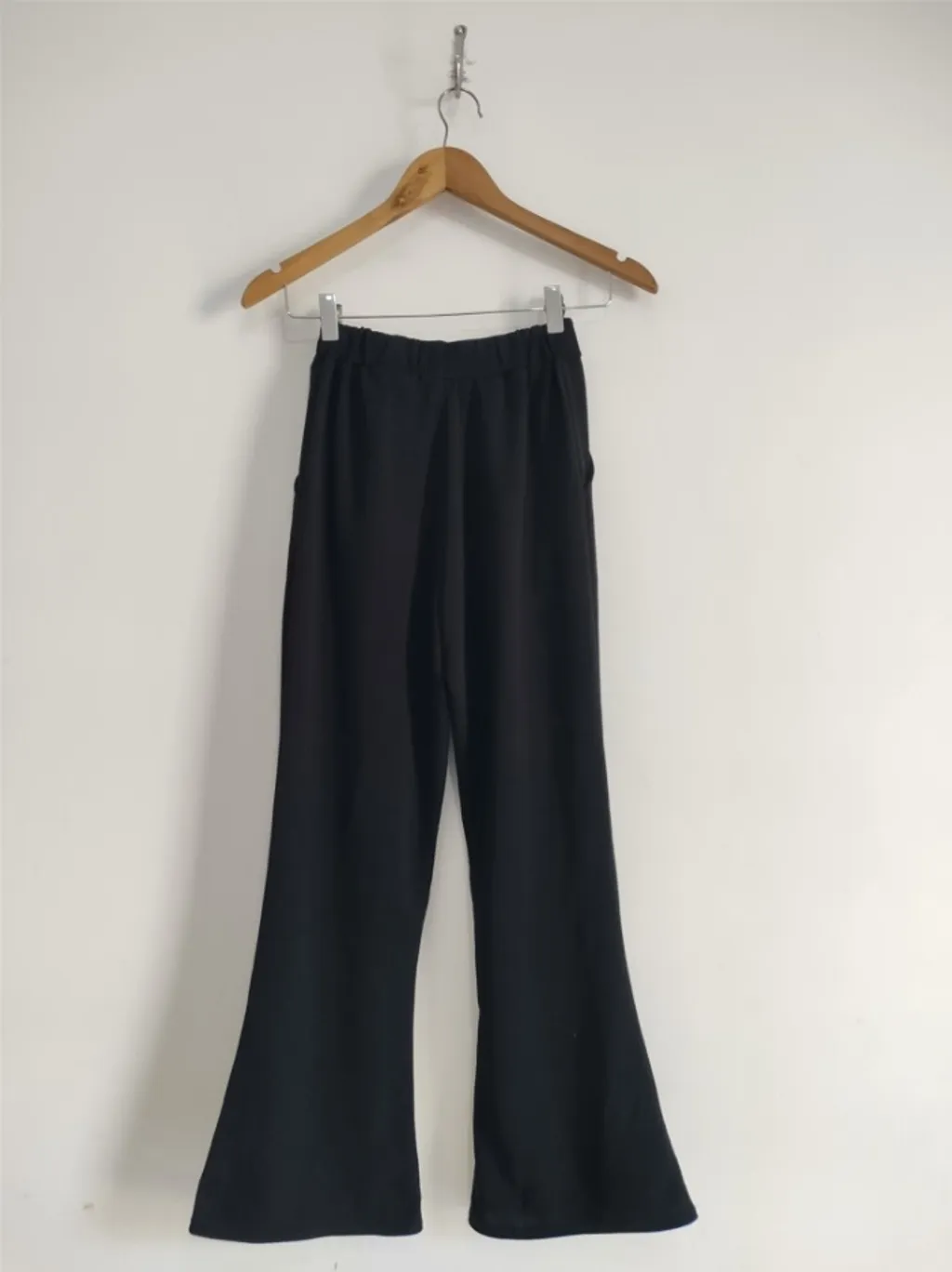 Calça Flare Preta com Pérolas - Tam. P