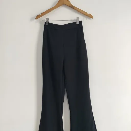 Calça Flare Preta com Pérolas - Tam. P