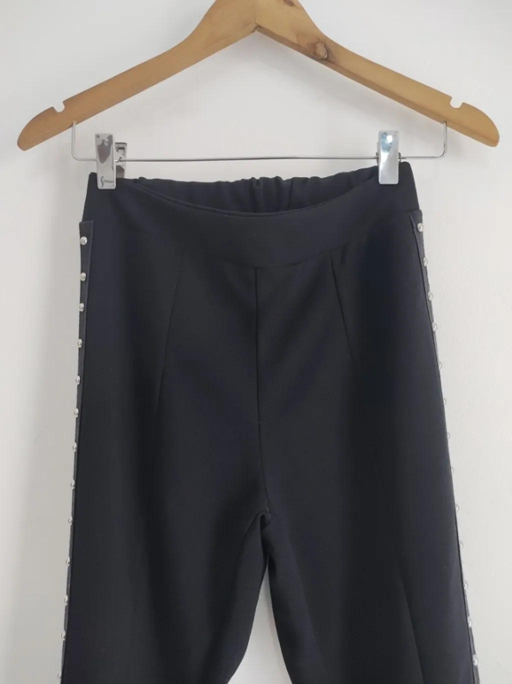 Calça Flare Tachas e Fenda - Tam. P