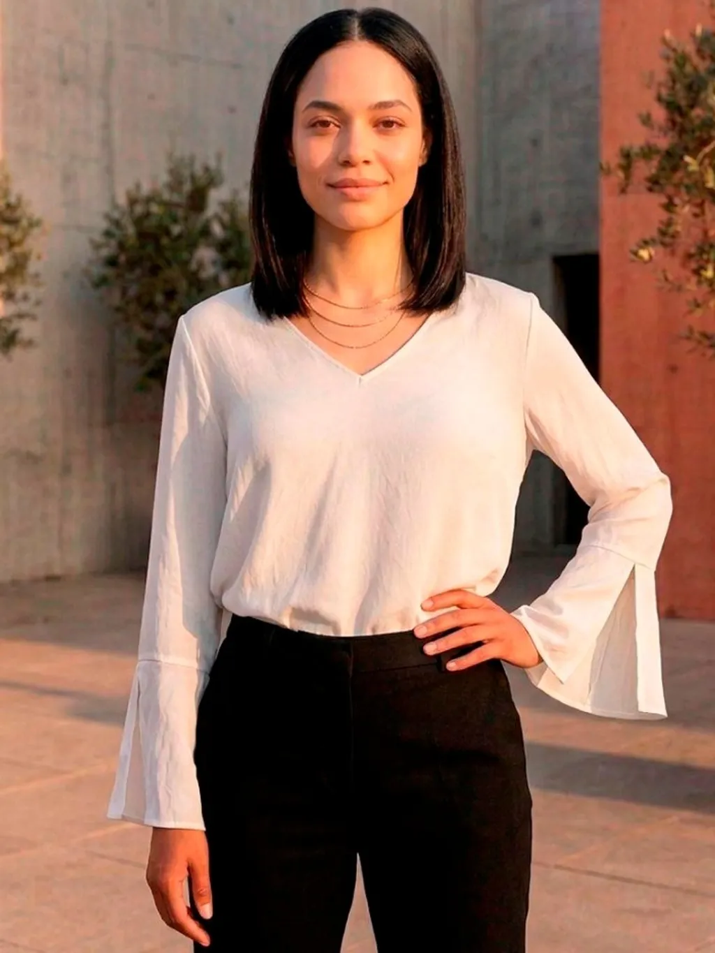 Blusa Branca Manga com Fenda - Tam. M