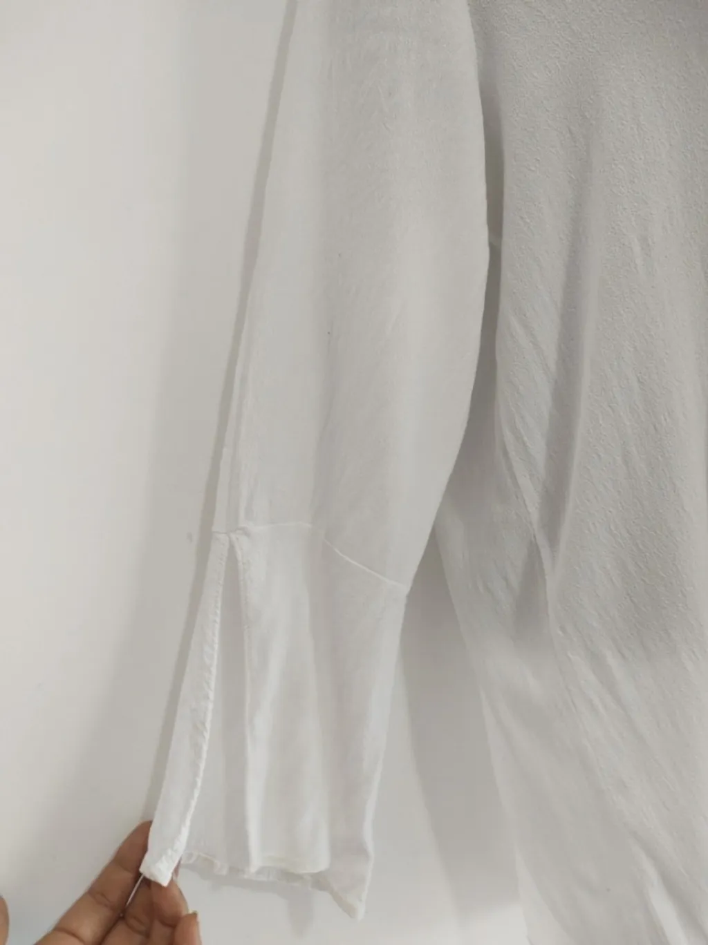 Blusa Branca Manga com Fenda - Tam. M