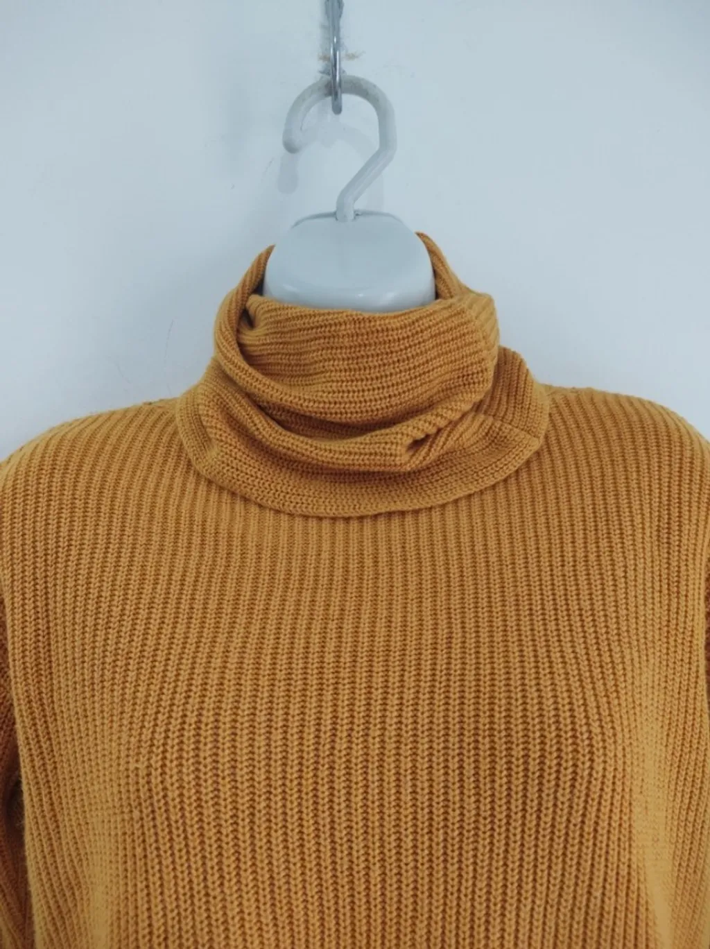 Suéter Cropped Gola Alta - Tam. M